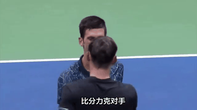 德约科维奇在美国队比赛中重要助攻，大比分获胜引发热议！(德约科维奇致敬科比)