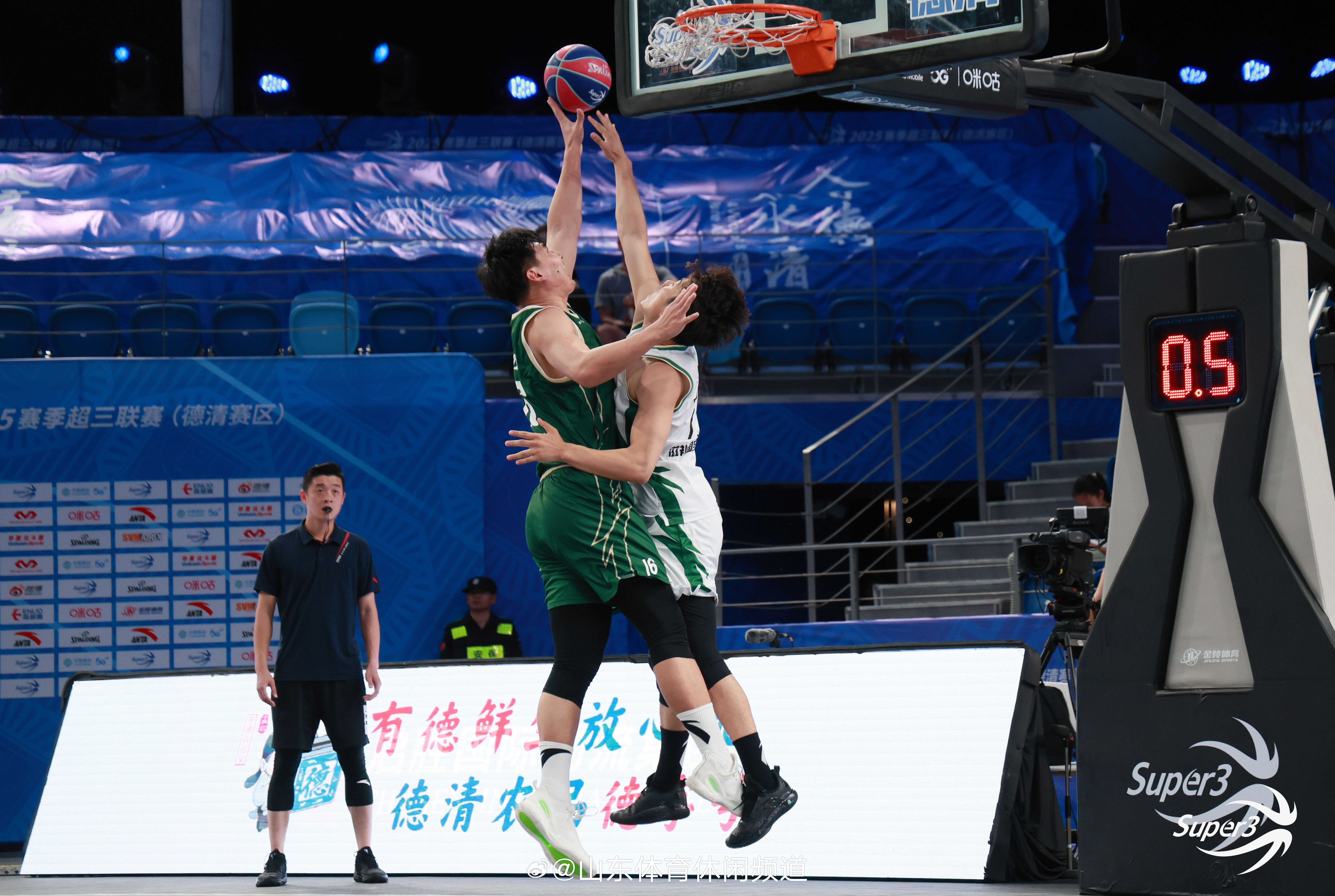 包含里程碑夜山东男篮绝杀压哨，西甲今晚刷纪录，信心回归，球探报告显示潜力的词条