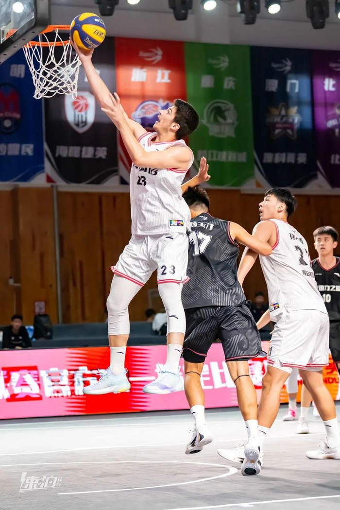  山东男篮训练开放日，今晚复出首秀引欢呼，意甲在即，控场能力受关注